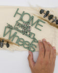 Holz-Schriftzug Home On Wheels