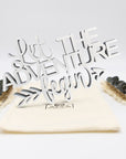 Holz-Schriftzug Let the Adventure Begin