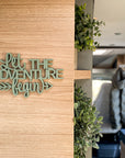 Holz-Schriftzug Let the Adventure Begin