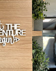 Holz-Schriftzug Let the Adventure Begin