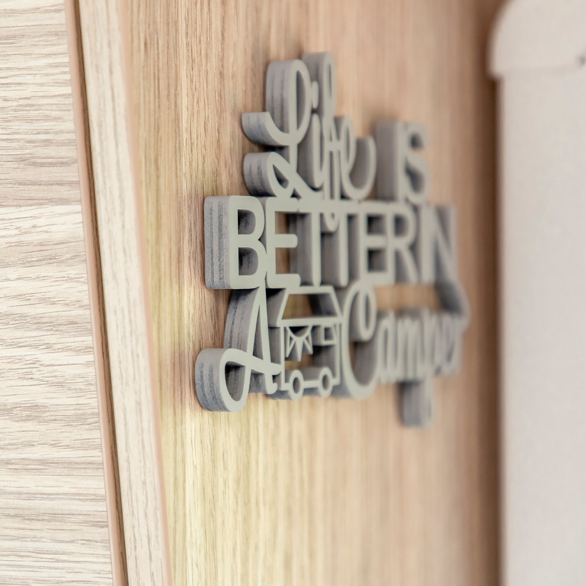 Holz-Schriftzug Life Is Better In A Camper