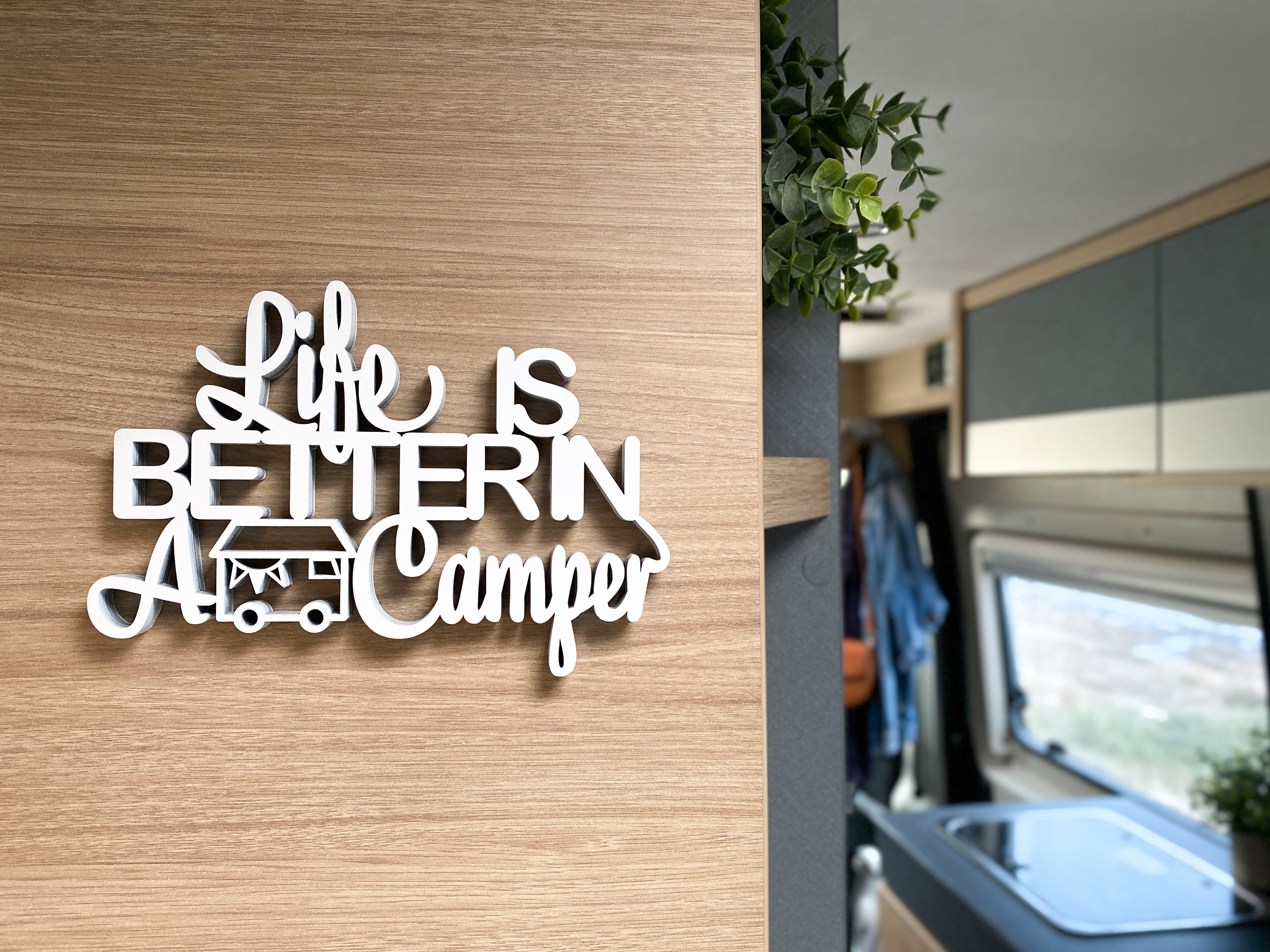 Holz-Schriftzug Life Is Better In A Camper