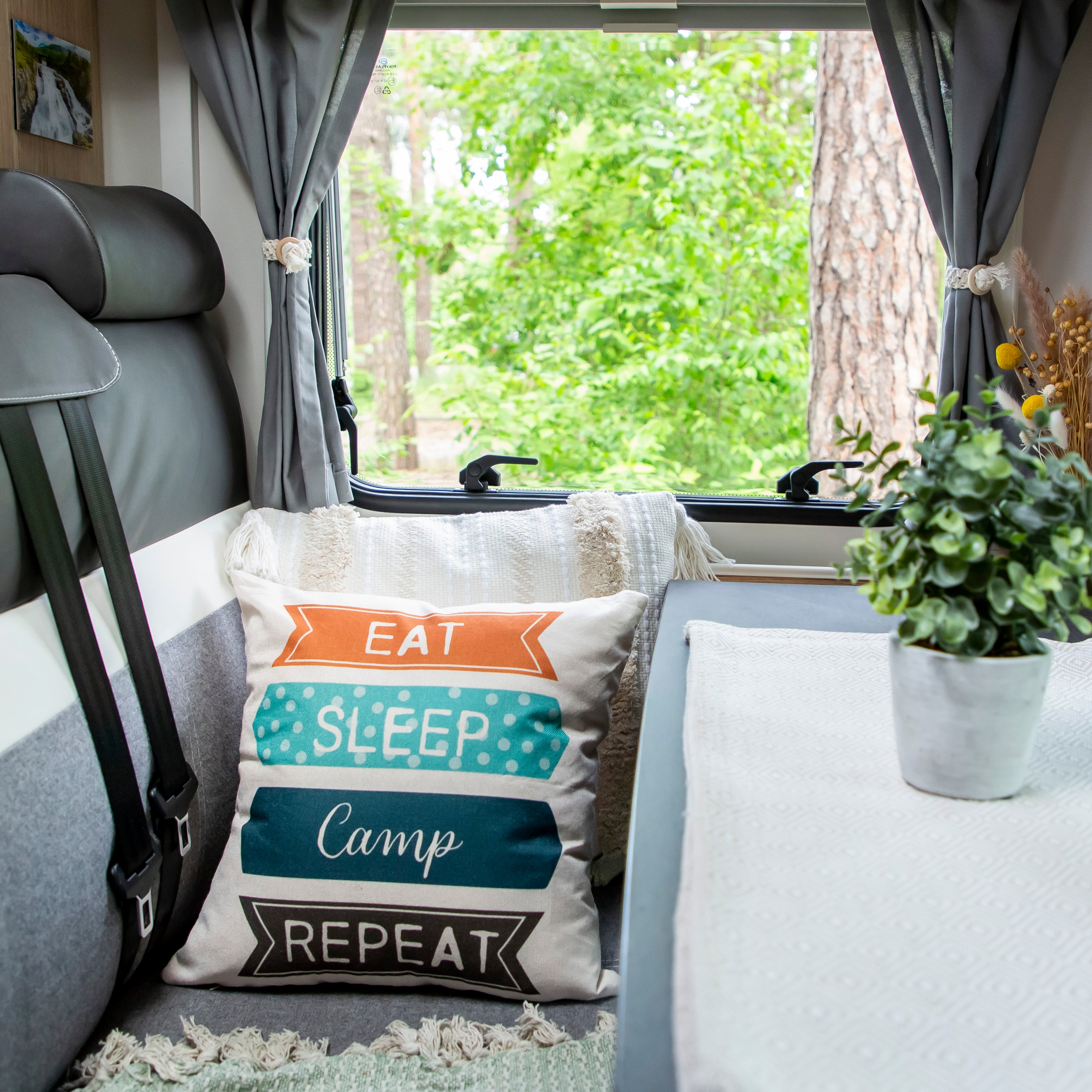 Camping Kissen als schöne Deko Idee im Wohnmobil oder Wohnwagen